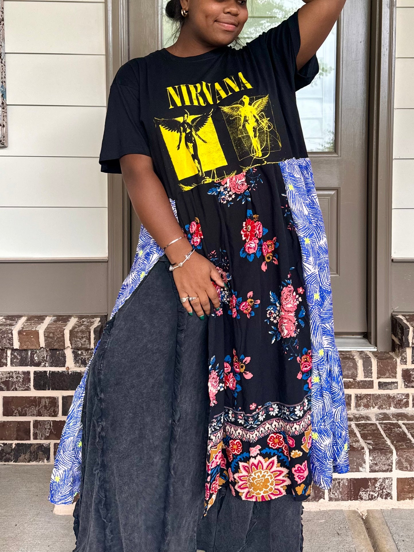 Small-1XL Nirvana Maxi Tee