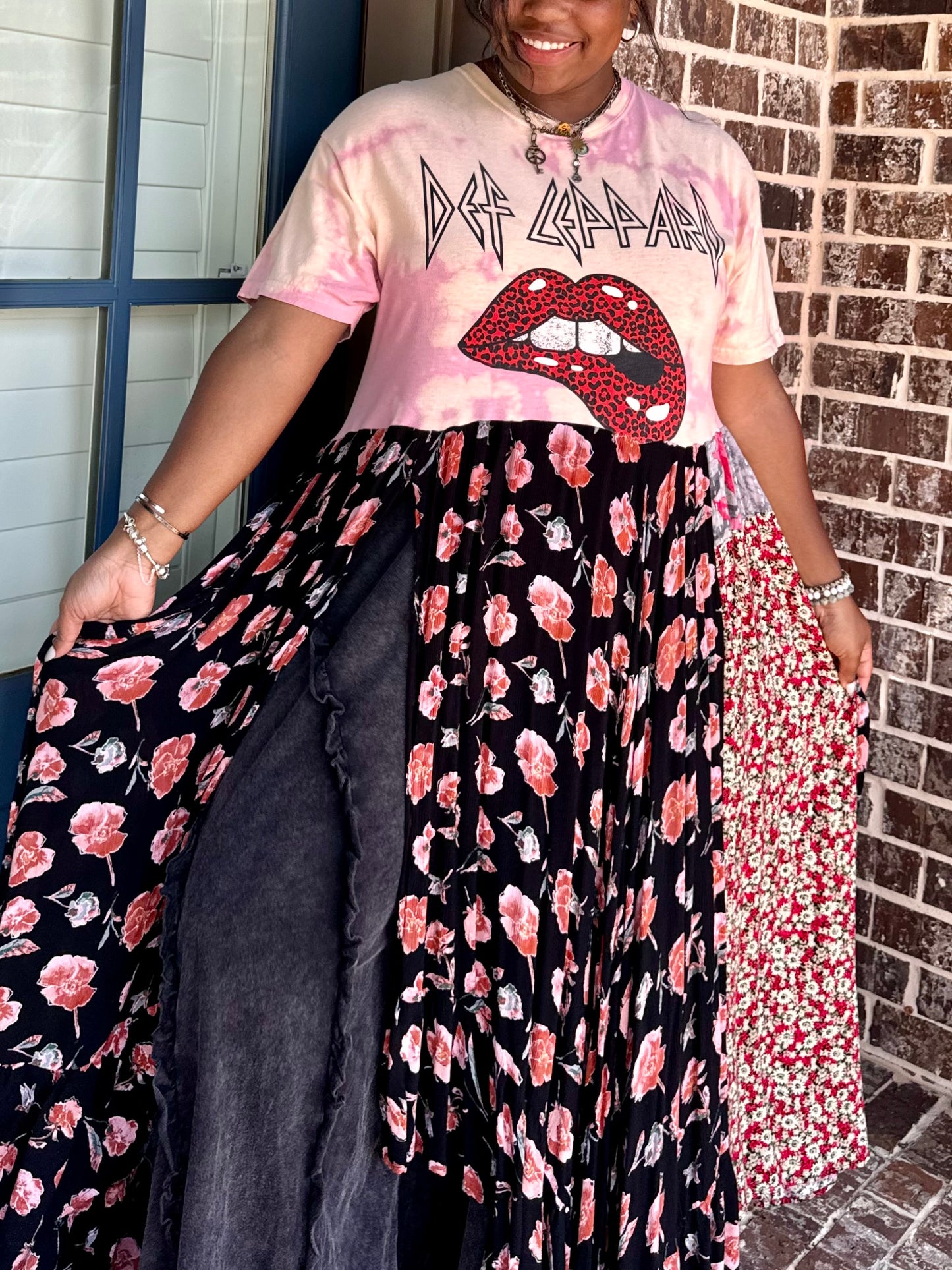 Extra Small-Large Def Leppard Maxi Tee