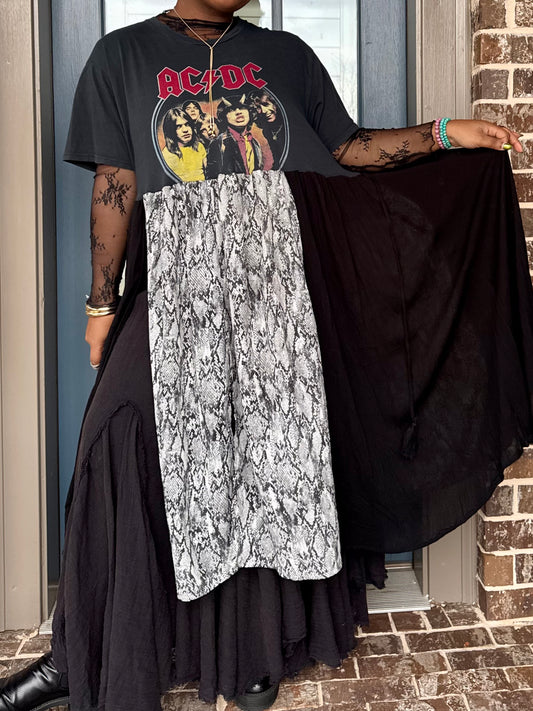 Medium-Extra Large ACDC Maxi Tee