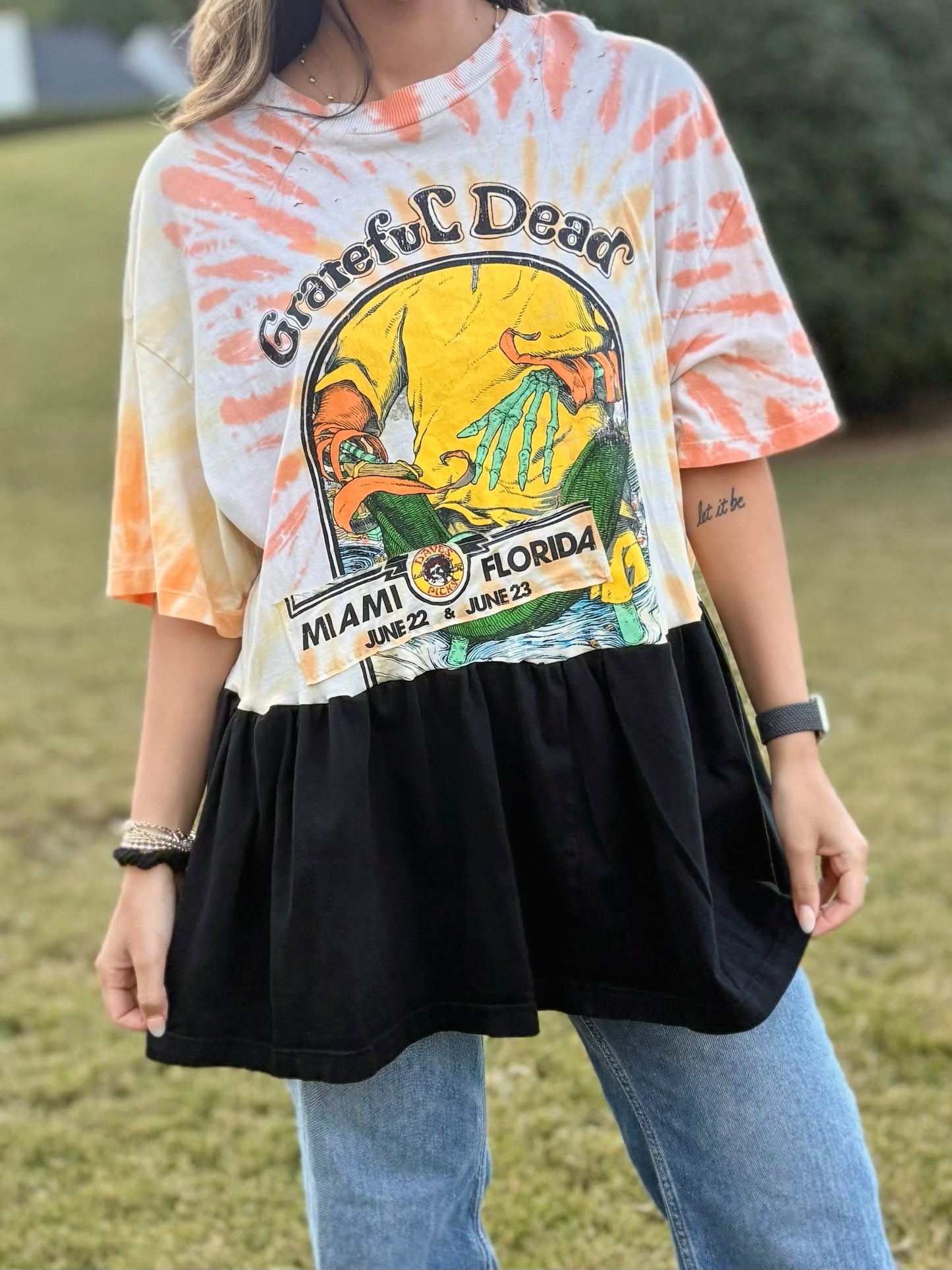 Small-Extra Large Grateful Dead Midi Tee