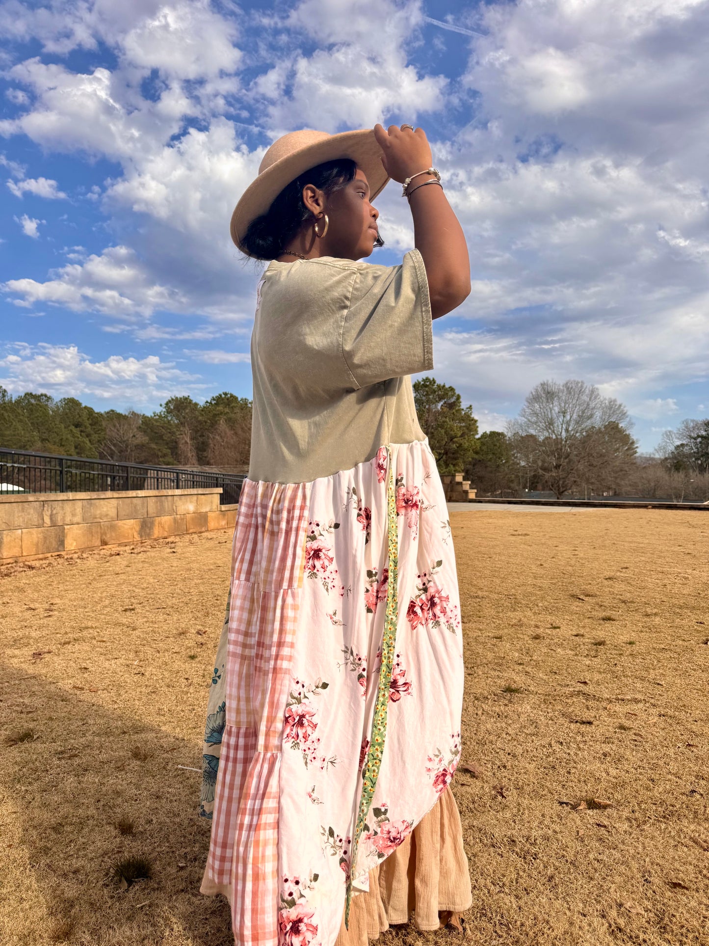 Large-2XL Lightening Bolt Maxi Tee